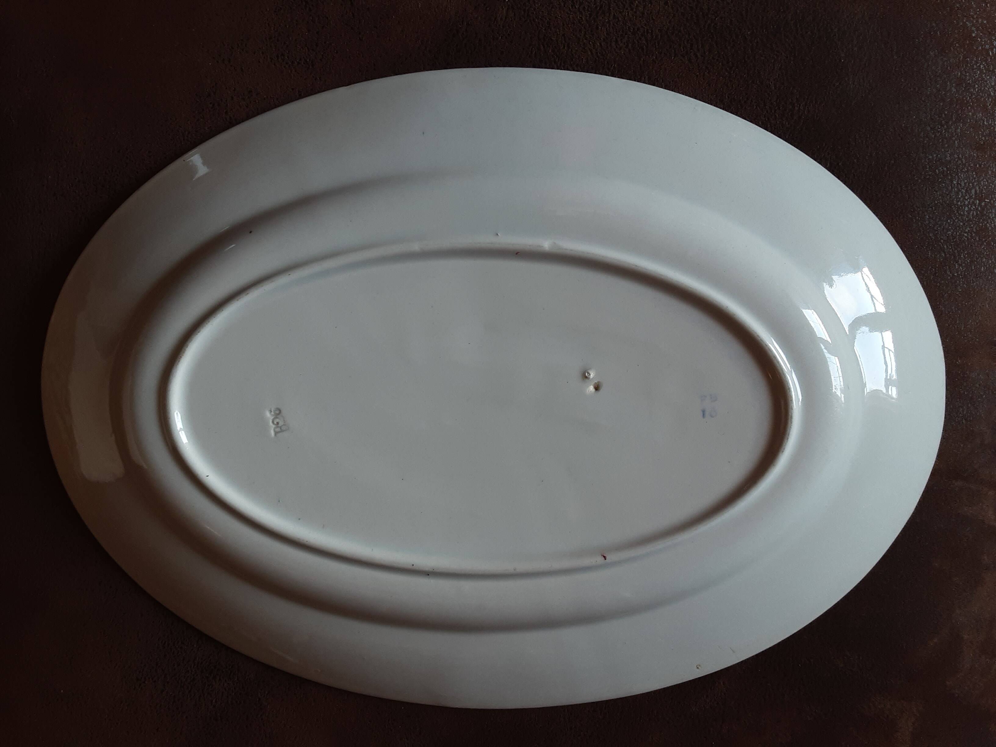 Grand plat ovale  porcelaine