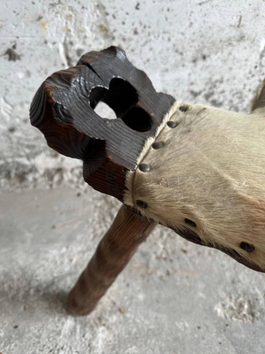 Pair of 1950s Spanish carved solid wood chairs with beige cowhide leather seats