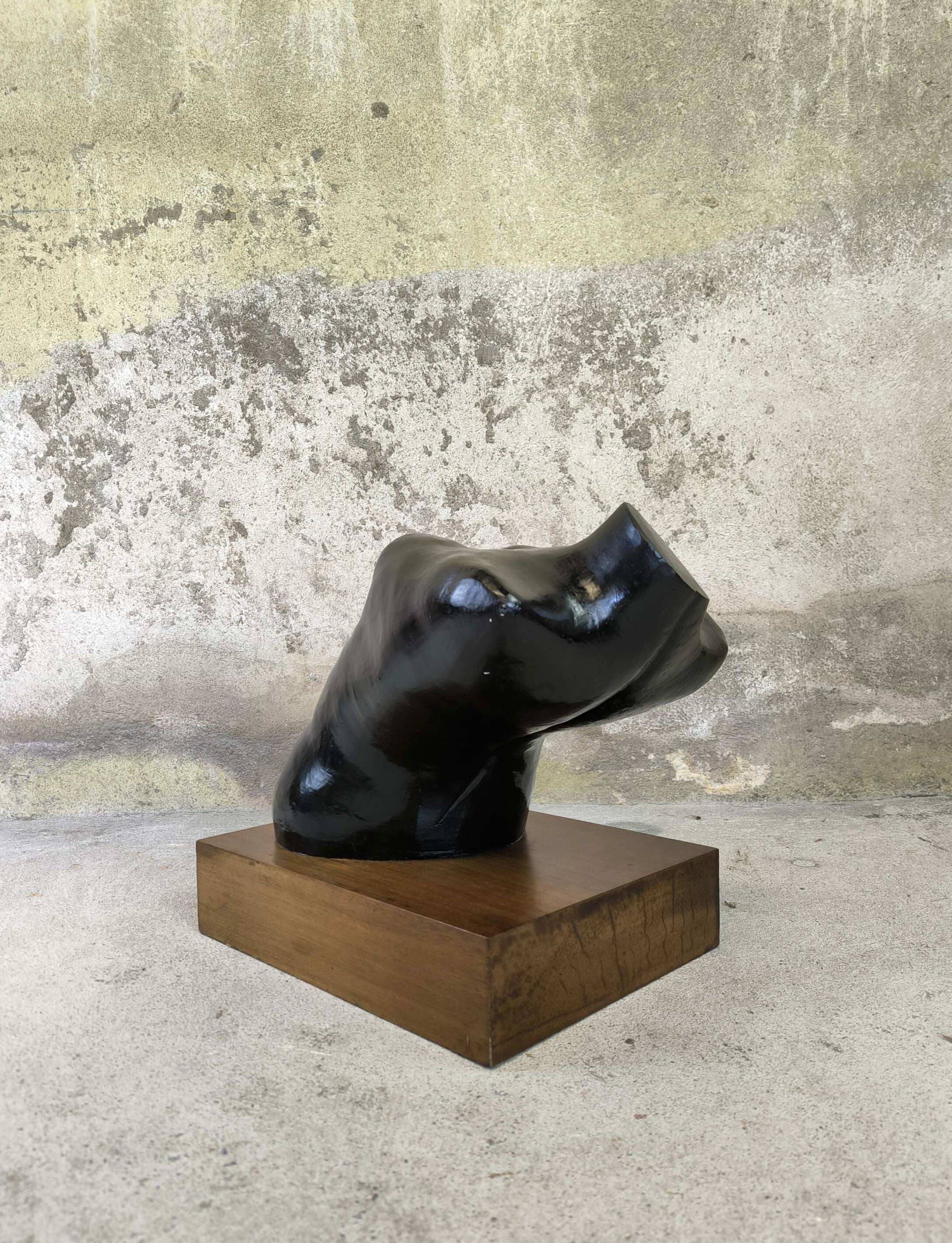 Sculpture buste féminin sur socle bois