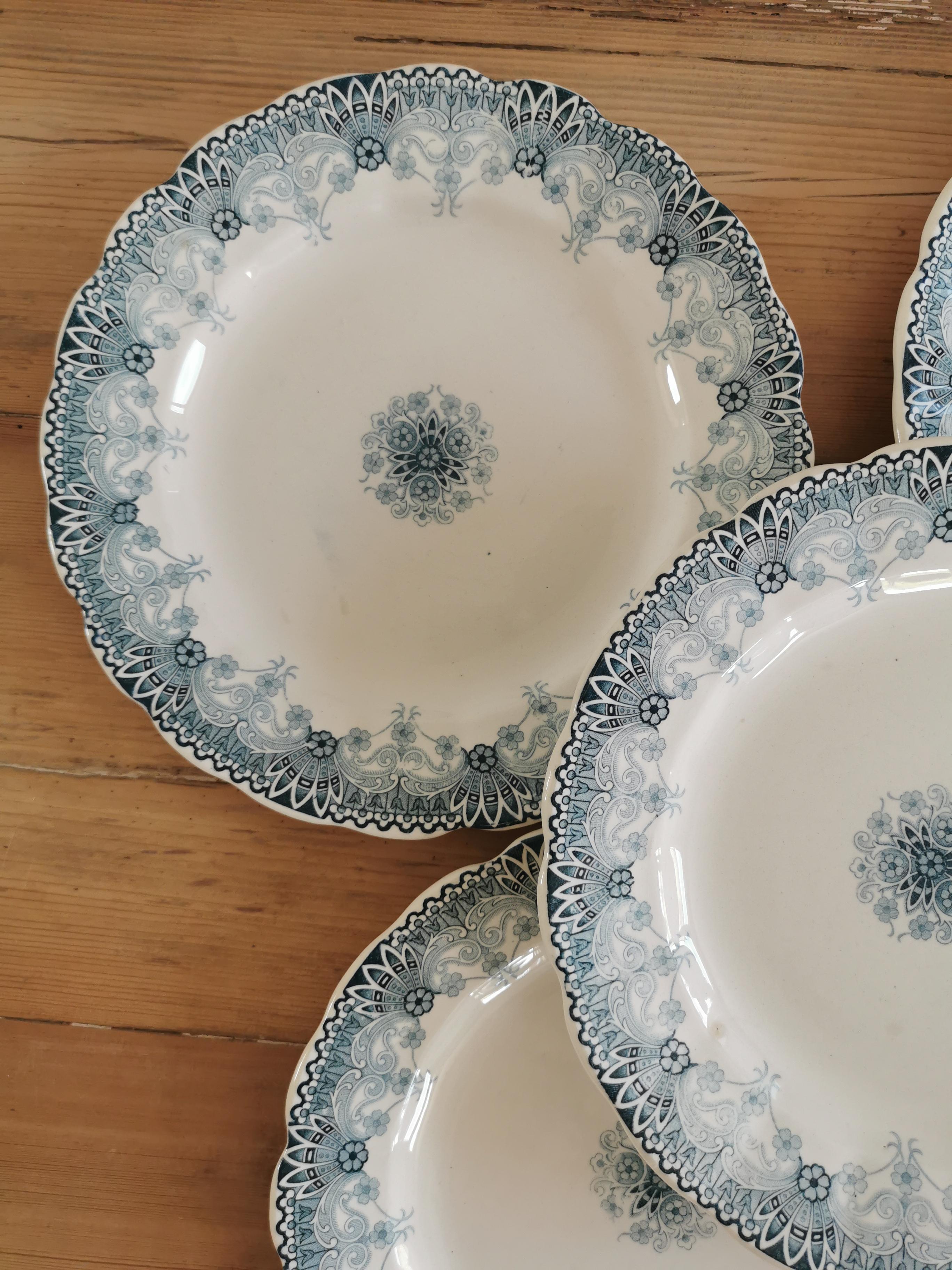 Service de 5 assiettes vintage en Terre de Fer