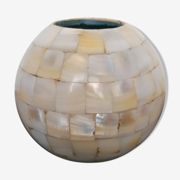 Ball vase in real mother-of-pearl