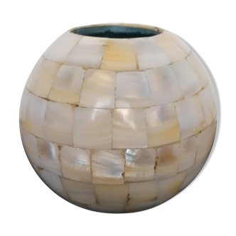 Ball vase in real mother-of-pearl