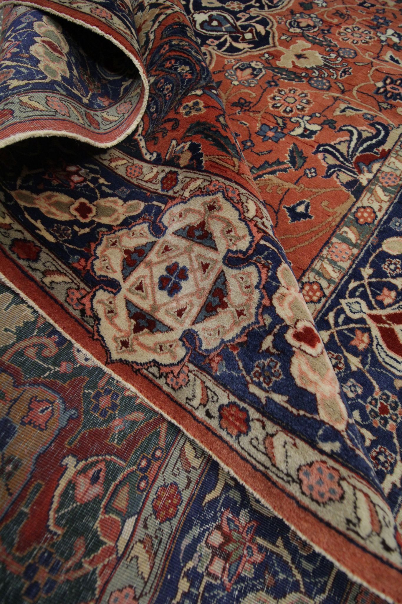 Handmade Antique Persian Tabriz Rug- 141x198cm