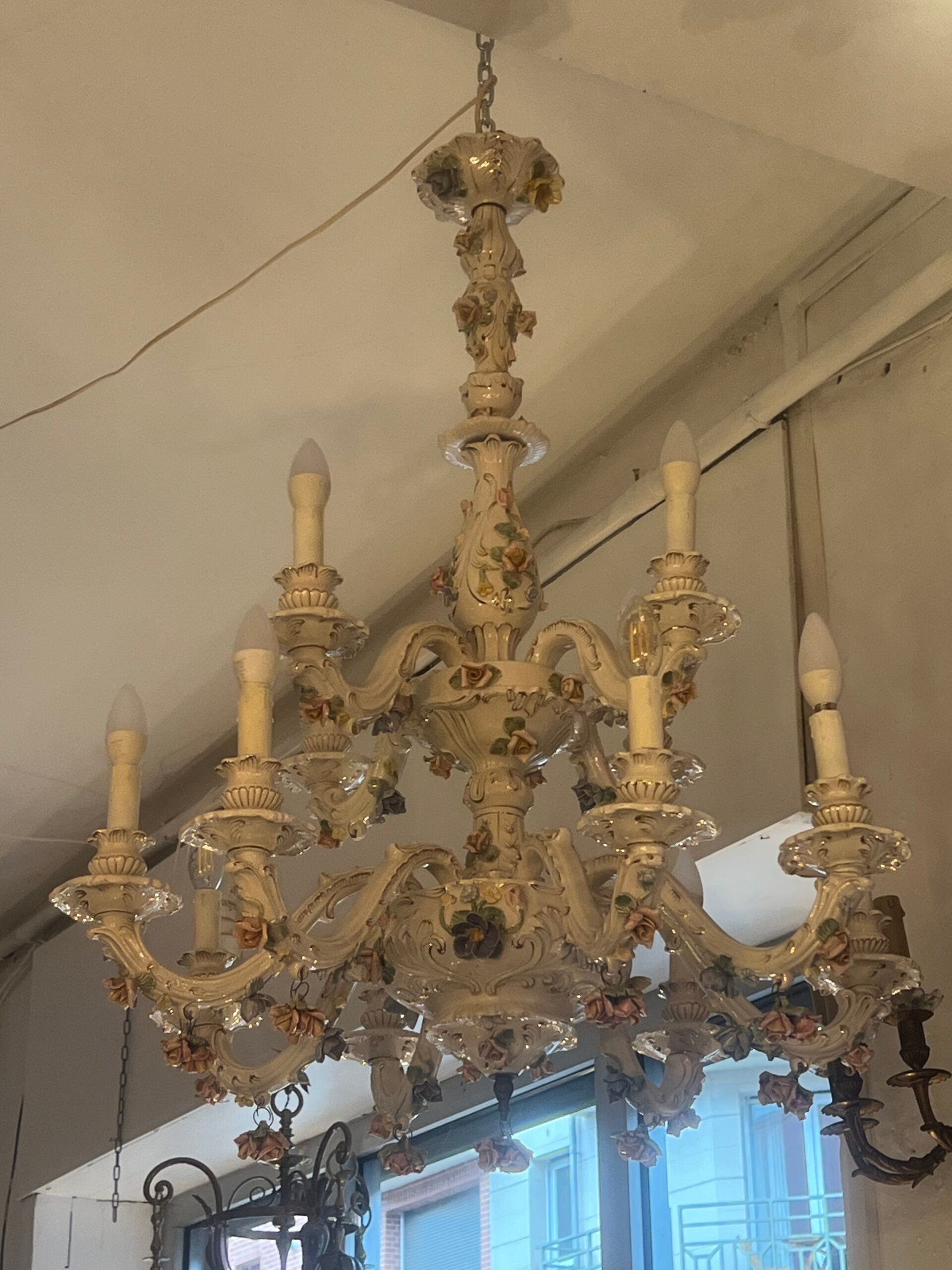 Large 19th century chandelier in Italian Capodimonte porcelain, floral decoration