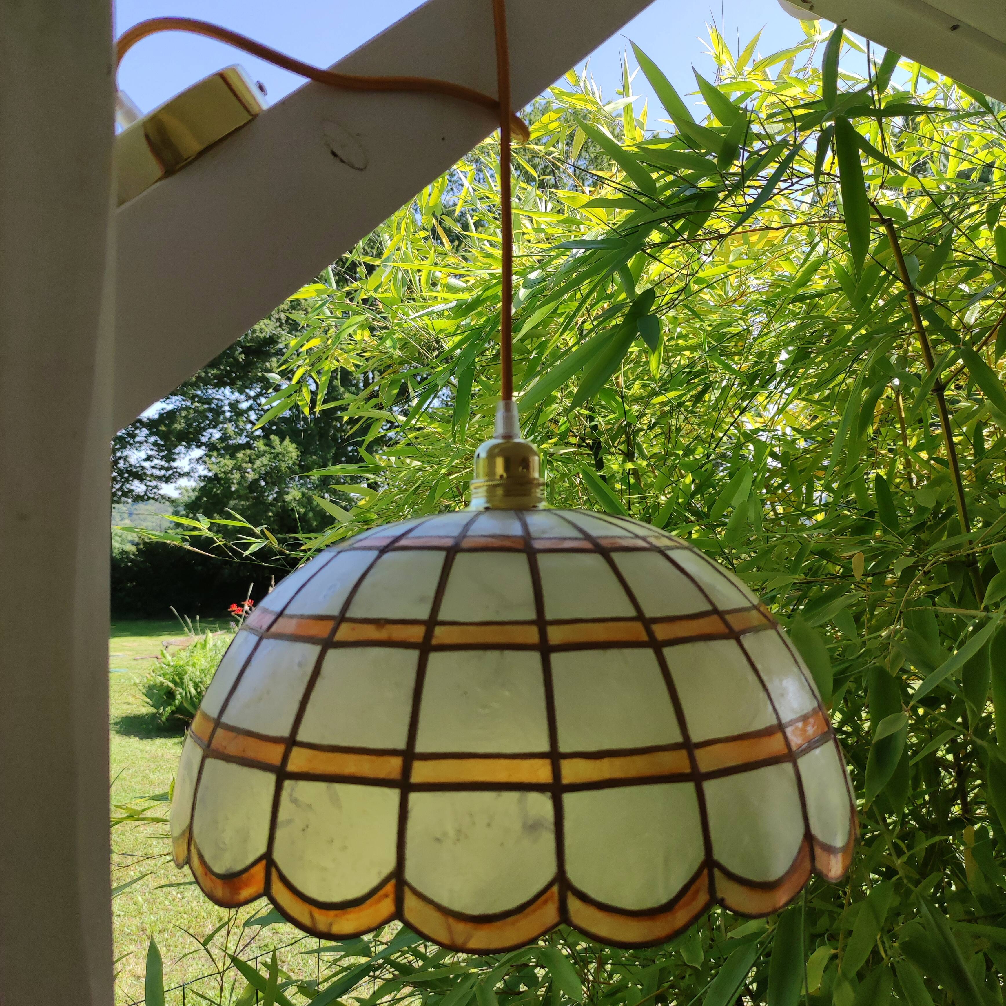 Suspension nacre et laiton