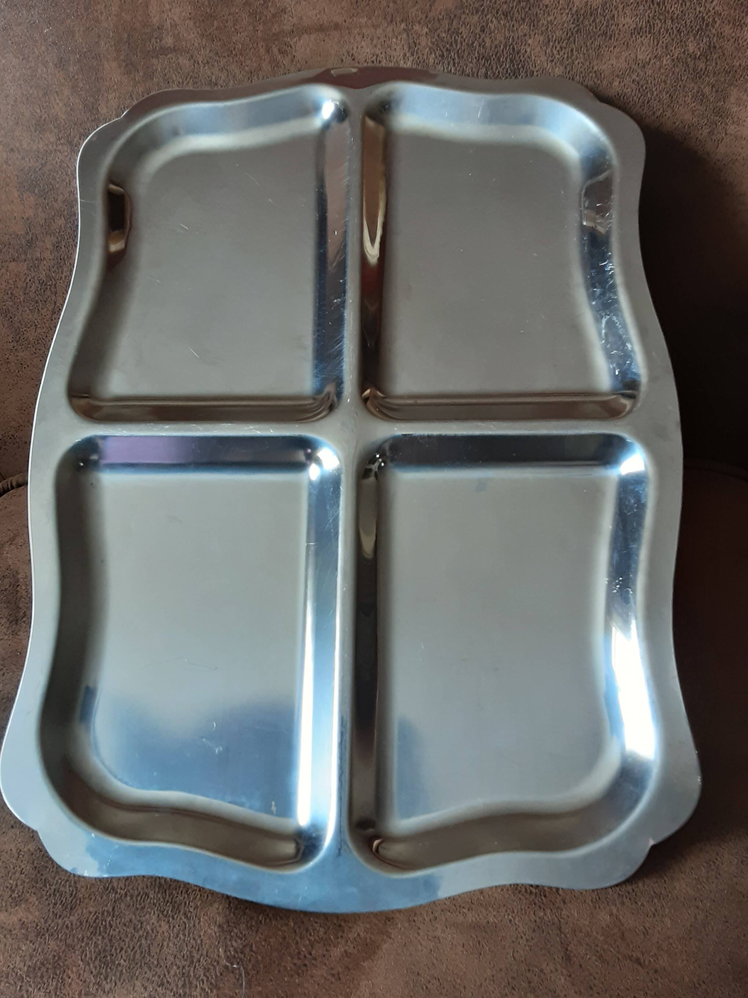 Metal compartments plateau