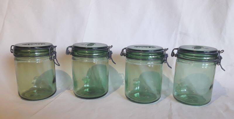 4 identical 1l green solidex jars