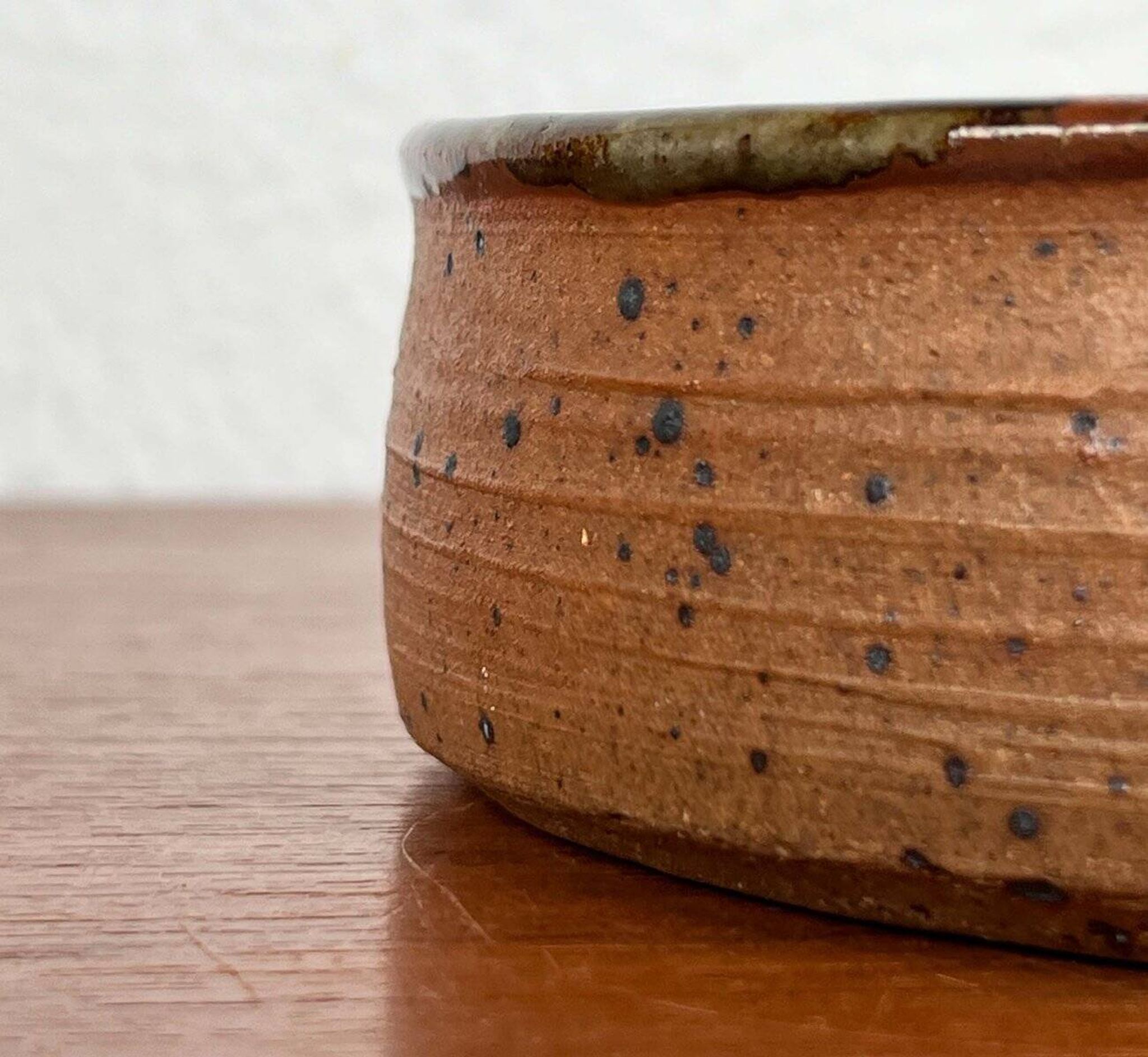 Mid-century modern Danish studio pottery bowl by Bente Lemche, 1960s.