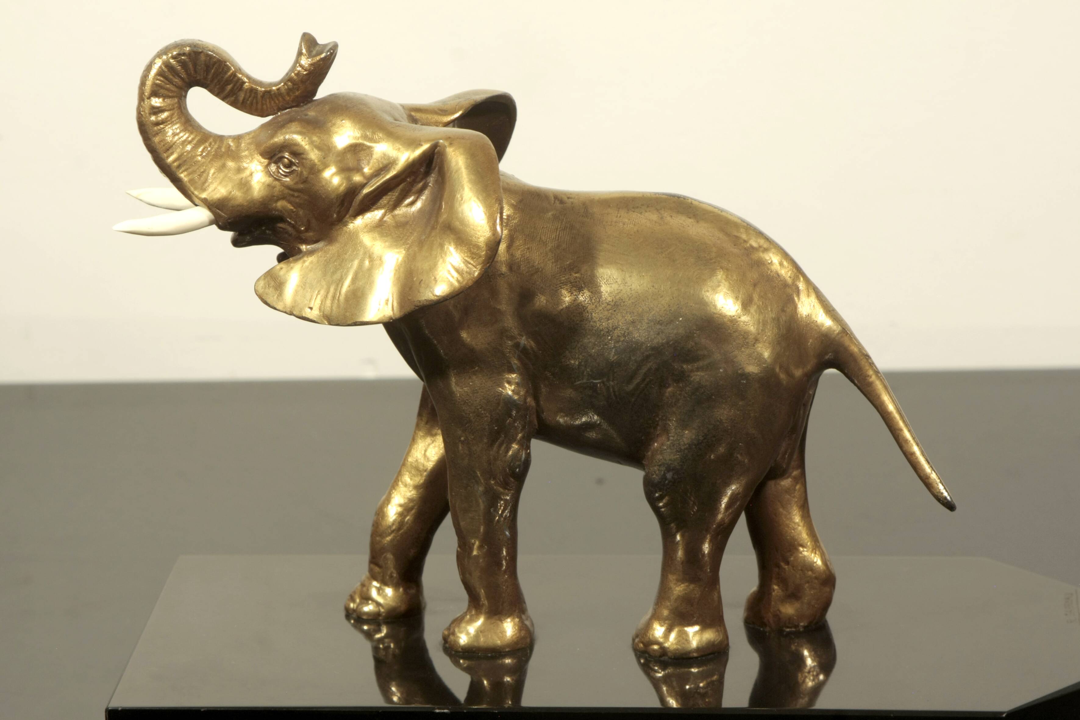 Elephant bookend "r garreau"