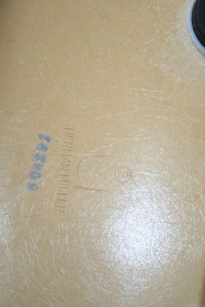 4 chairs DSW Navy Blue Eames Herman Miller vintage