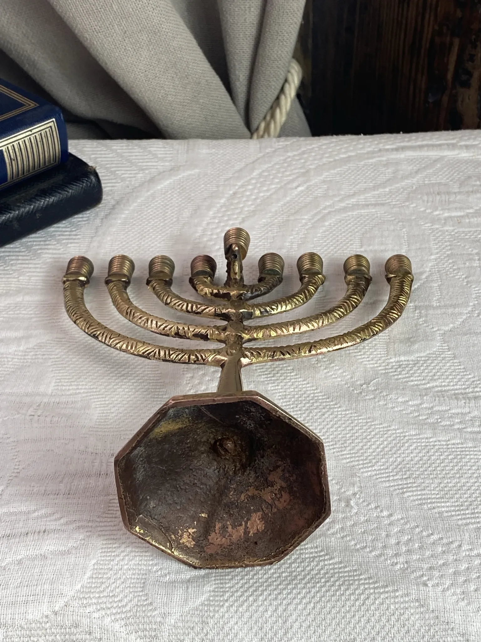 Chandelier, menorah à  neuf branches en laiton massif 