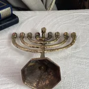 Chandelier, menorah à  neuf branches en laiton massif 