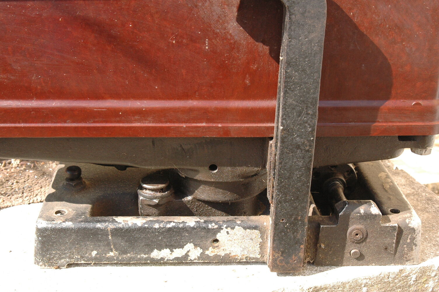 Old dealer balance bakelite with settings Testut