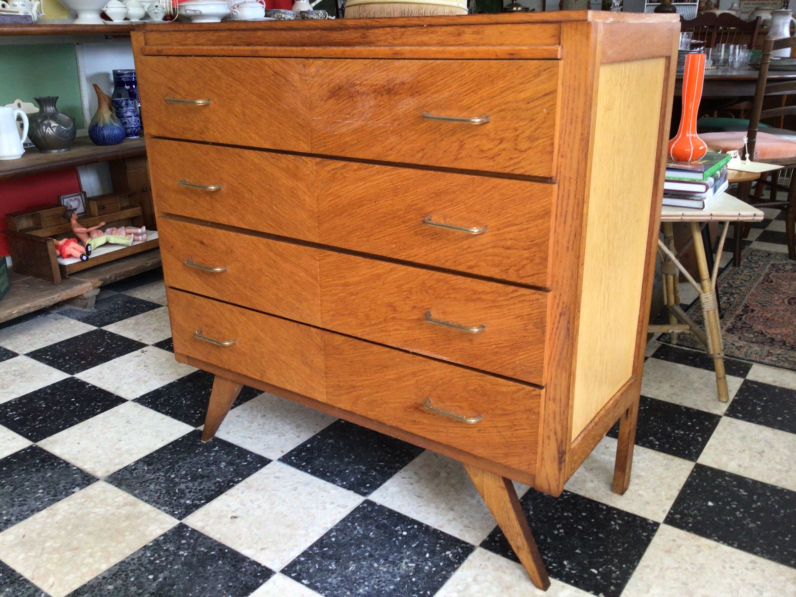 Commode year 60 compass feet