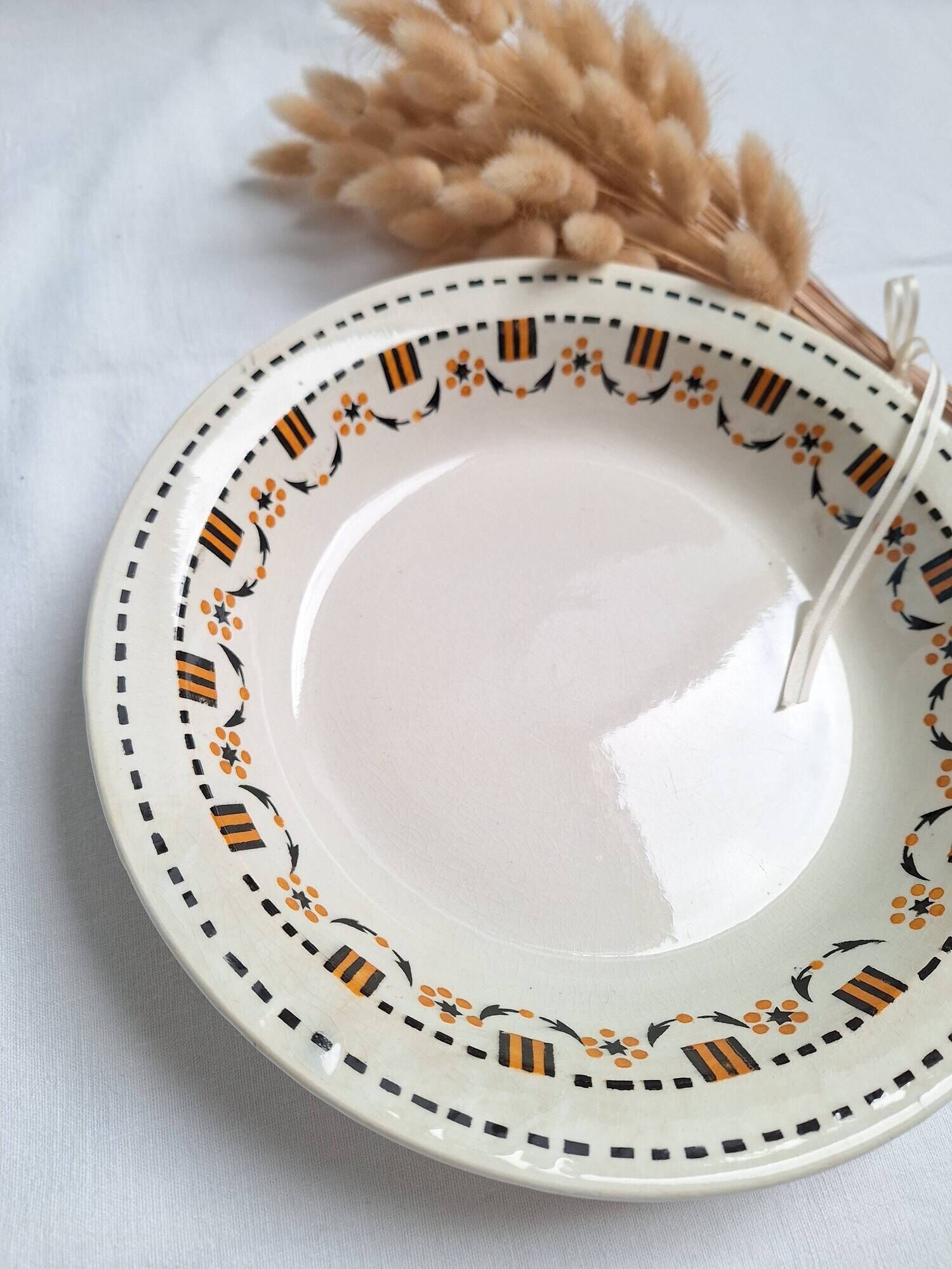 Shallow dish Gien orange and black model 456