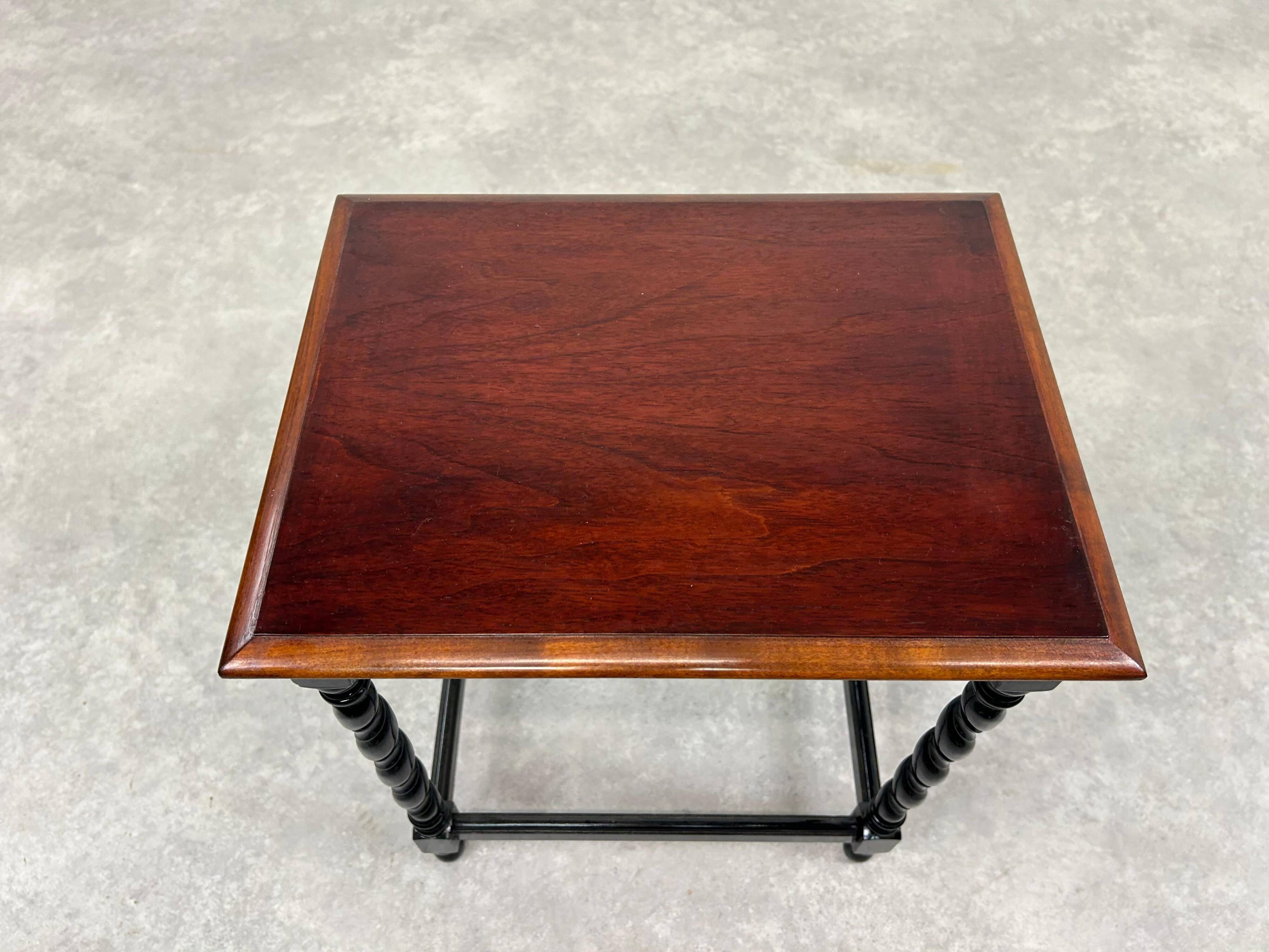 Small pedestal/plant