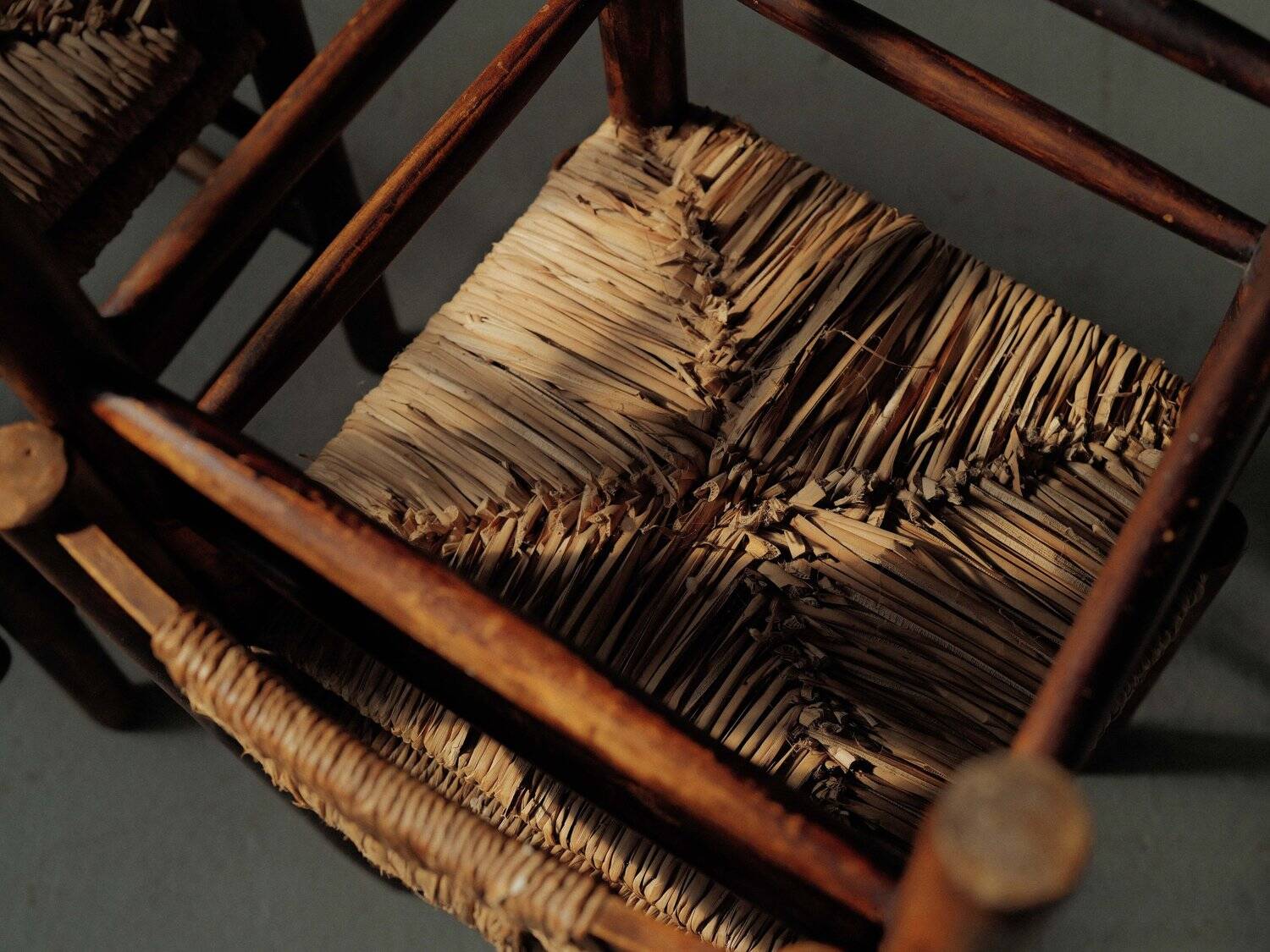 Handcrafted chairs in solid pine and woven straw – France, circa 1950