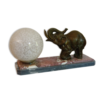 Lampe éléphant en régule opaline art déco