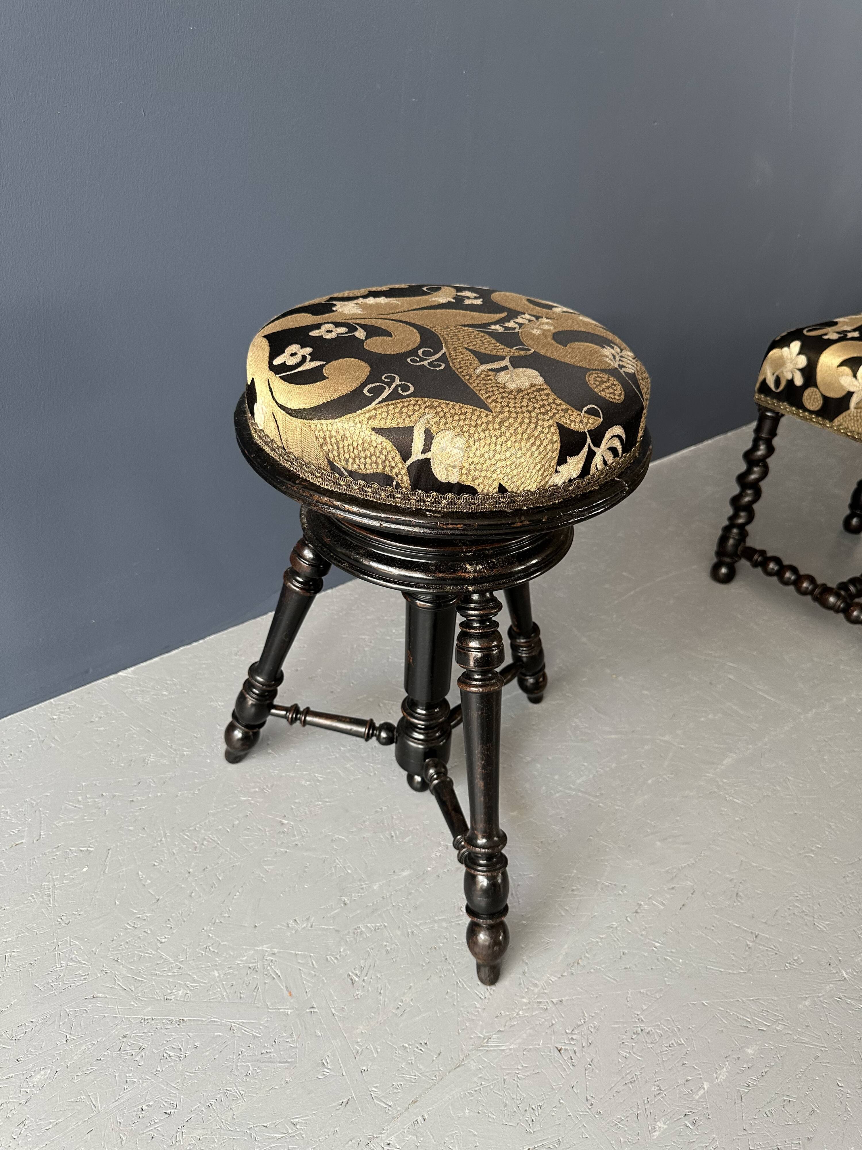 Small black round-cushionstool