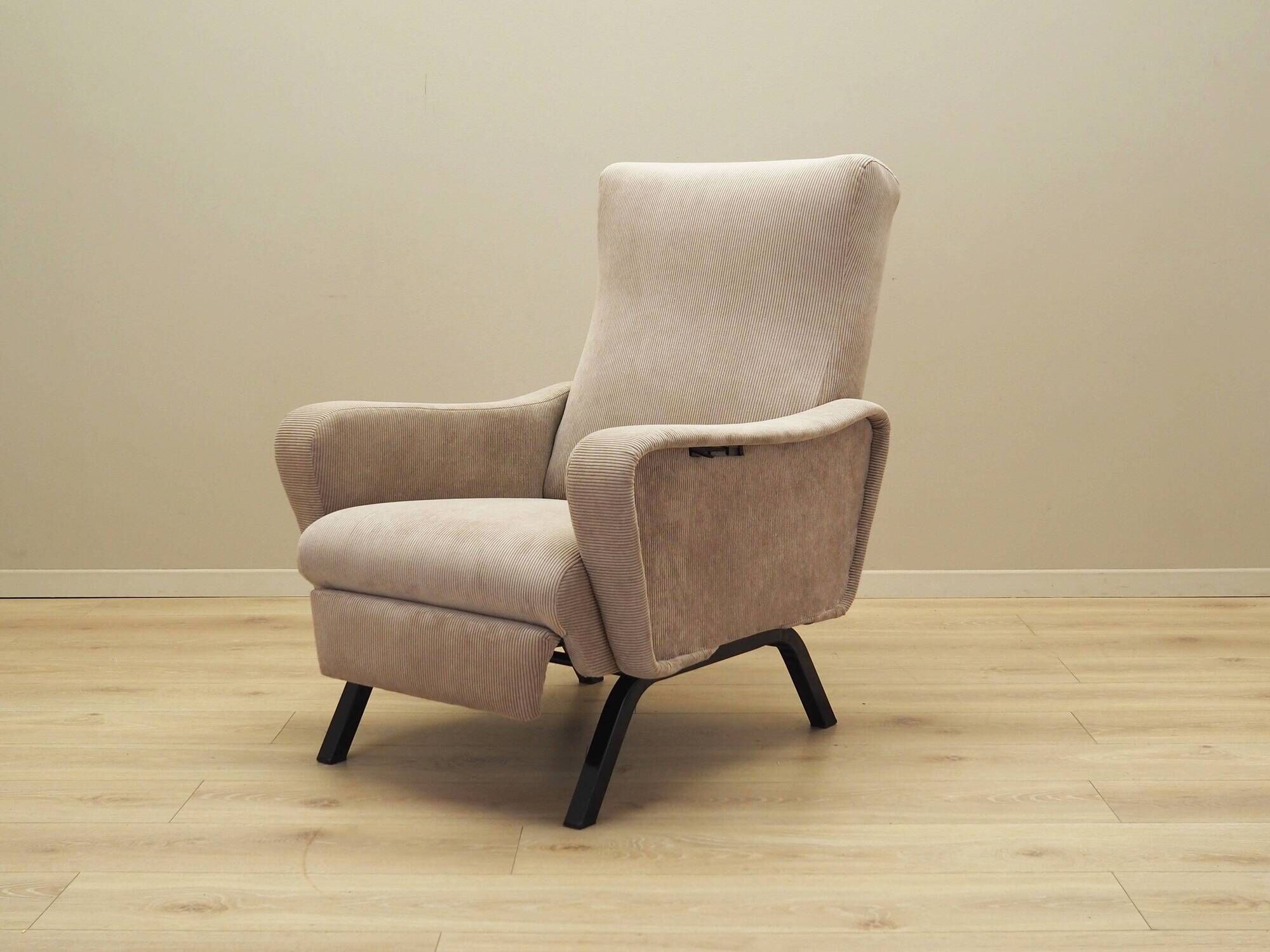 Adjustable armchair, Italian design, 1970s, production: Italy