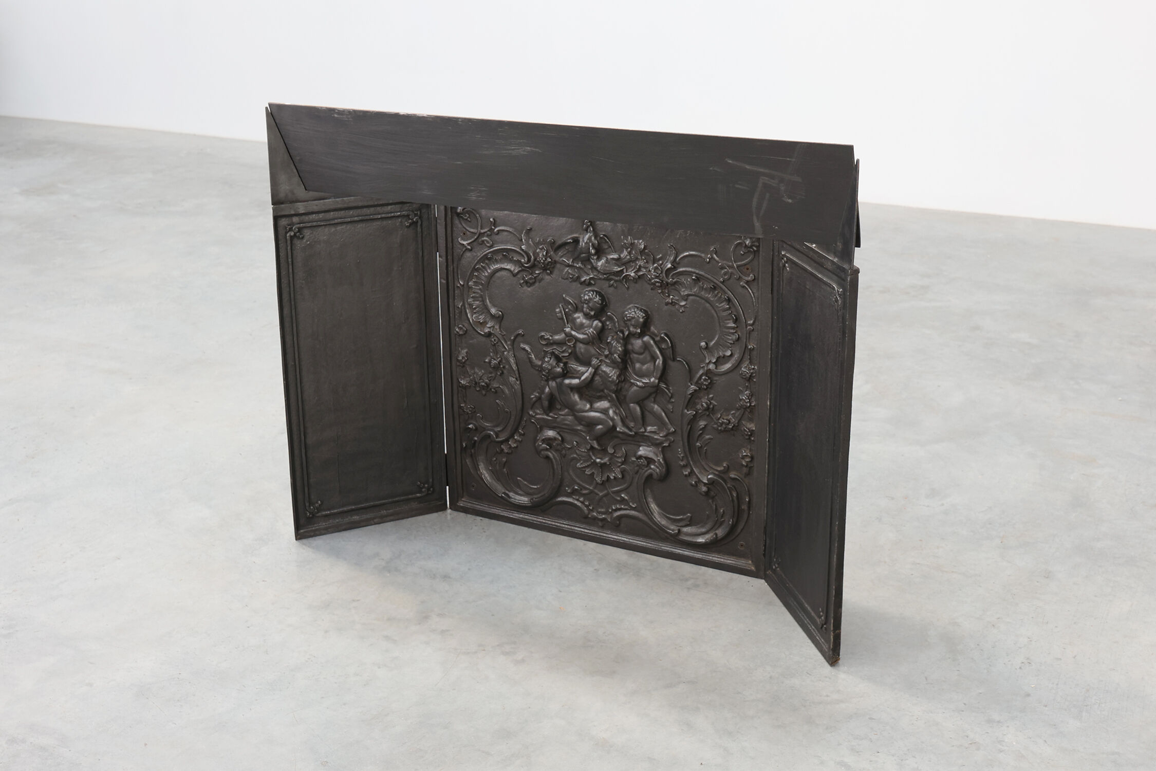 Antique Rococo style Fireback in cast iron, France ca. 1780