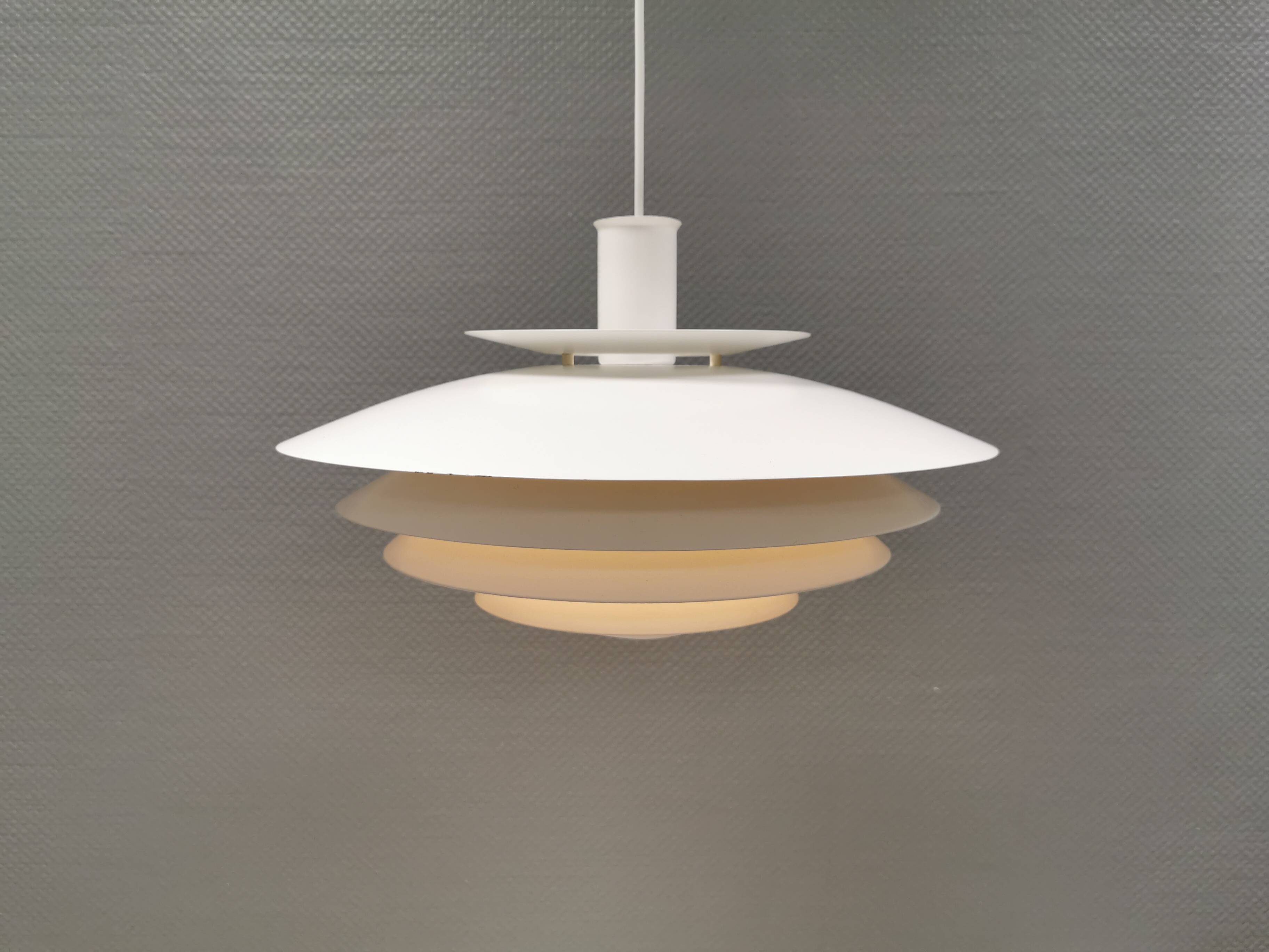 Large and beautiful hanging lamp from Danish Form-Light 1980s