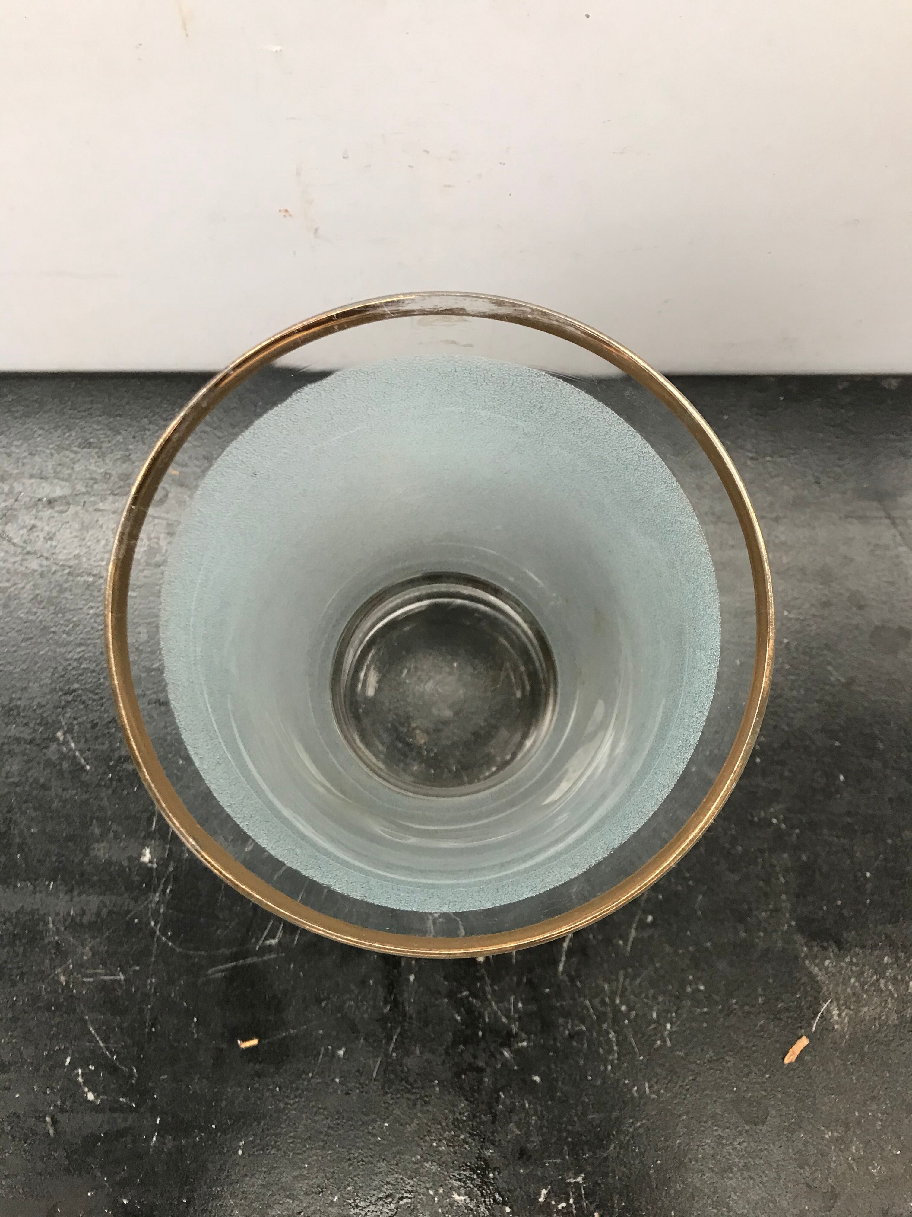 Vase ancien verre poli bleu avec decor doré vintage