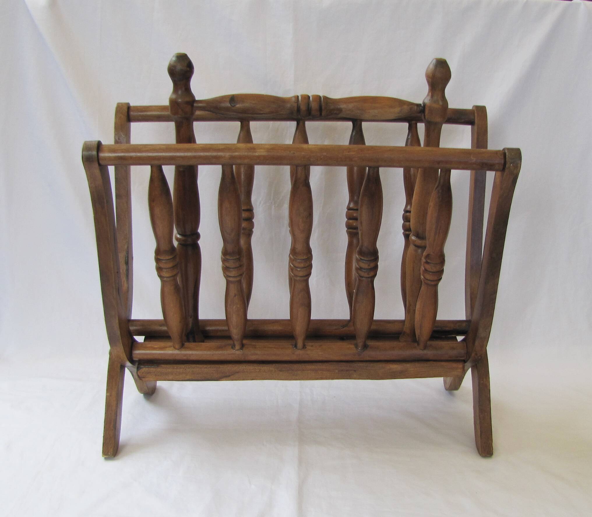 vintage wooden magazine rack n°2