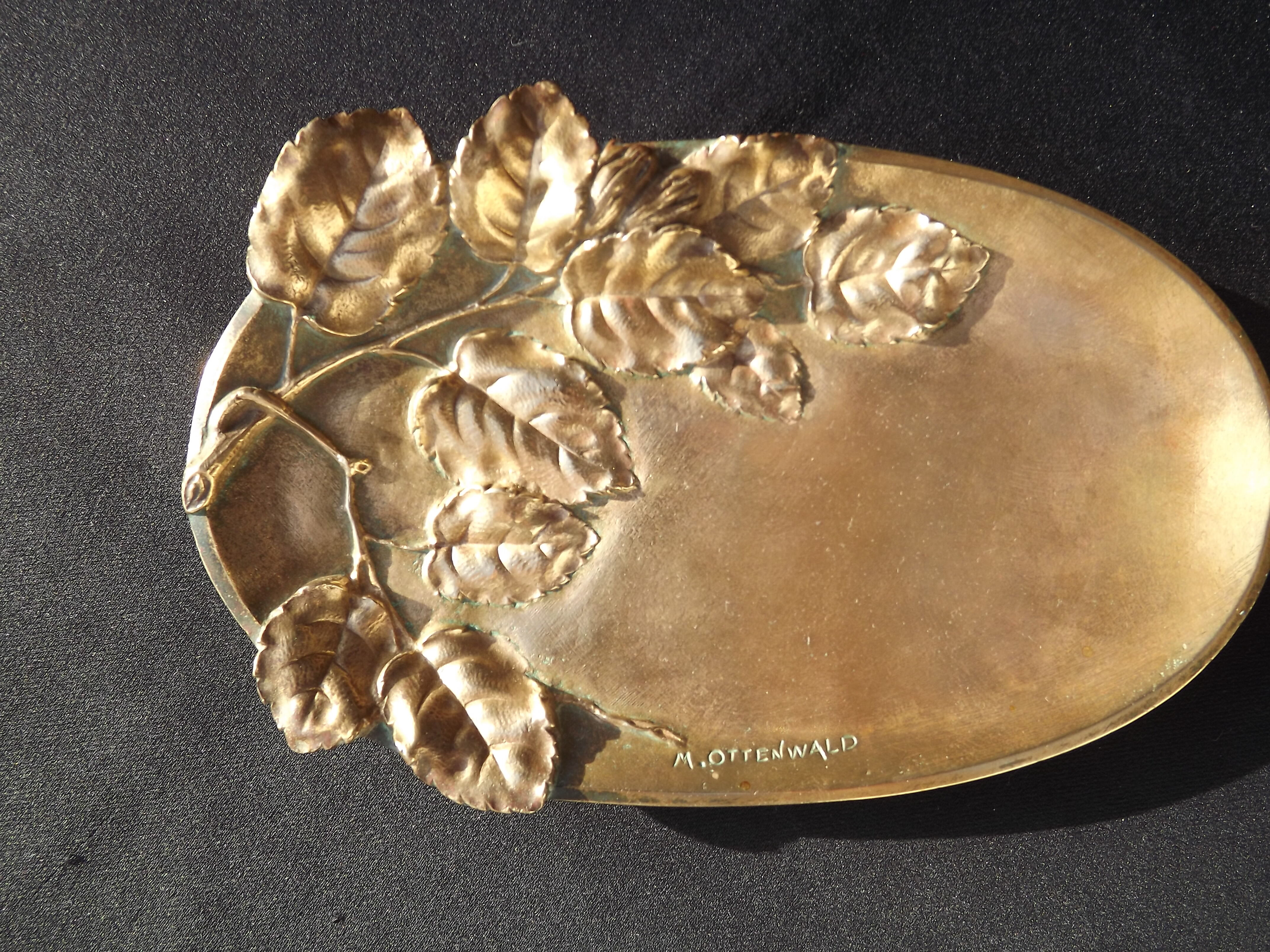 Empty Art Nouveau pocket