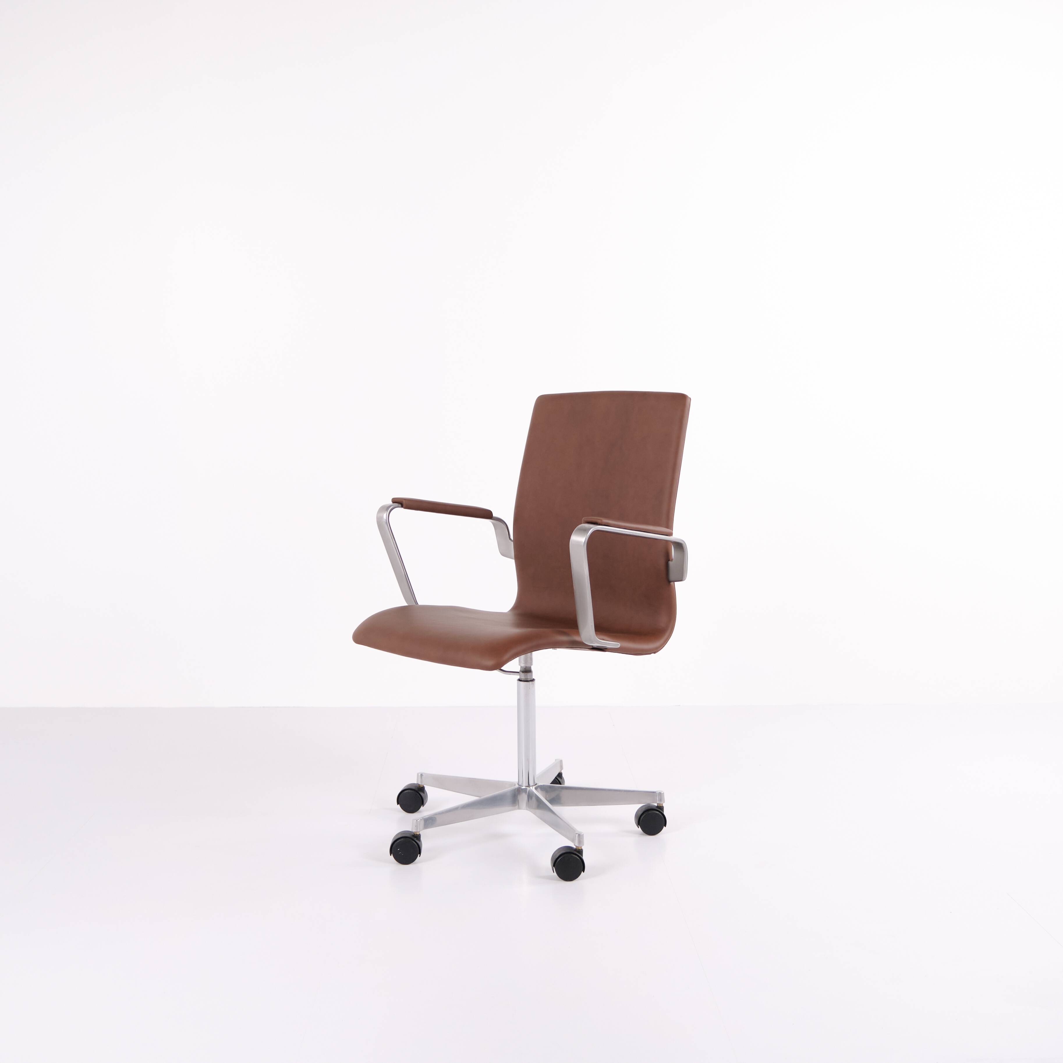 Oxford classic office chair - model 3291 - brown leather - Arne Jacobsen - Fritz Hansen
