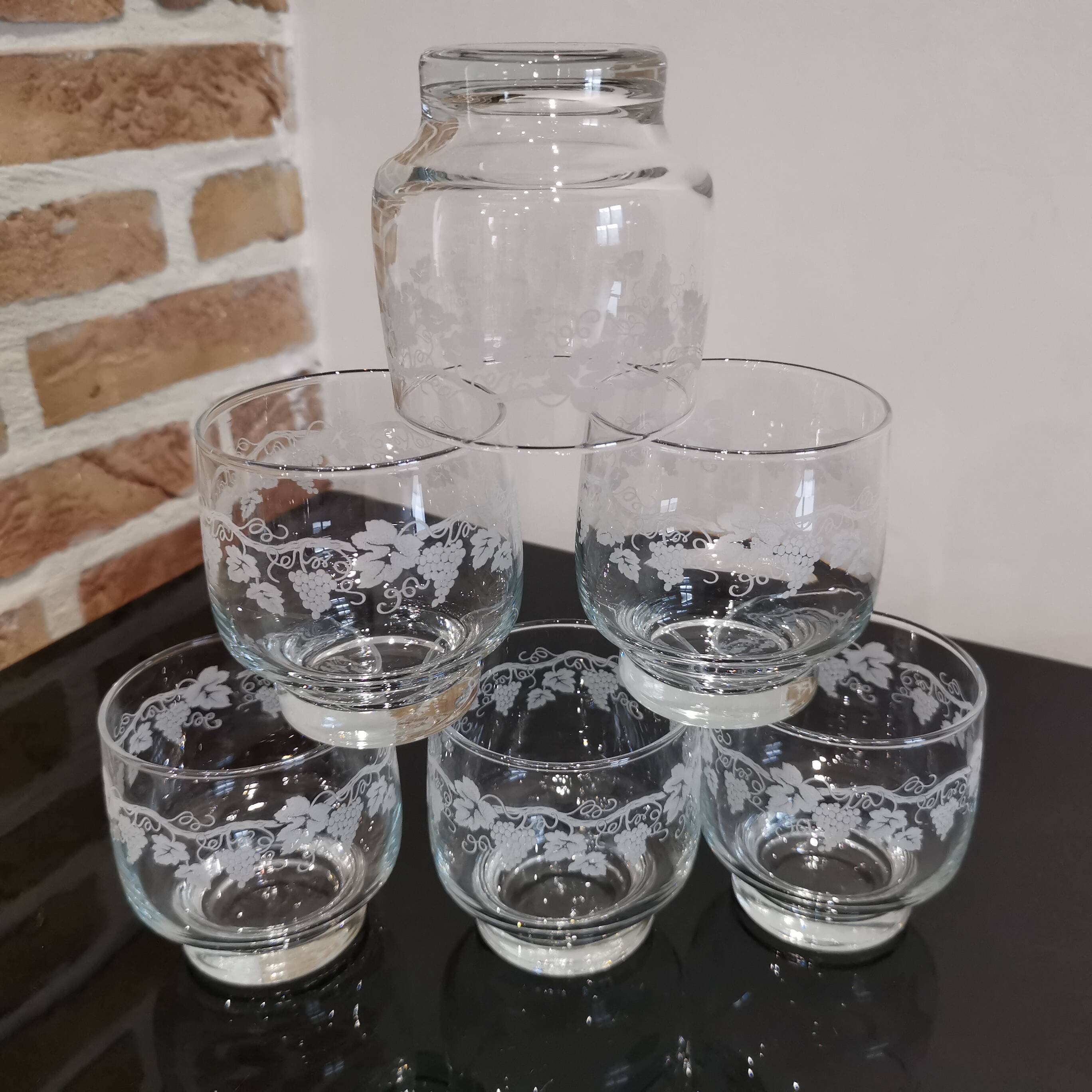 Set of 6 water glasses decorated with grapes and vine branches France