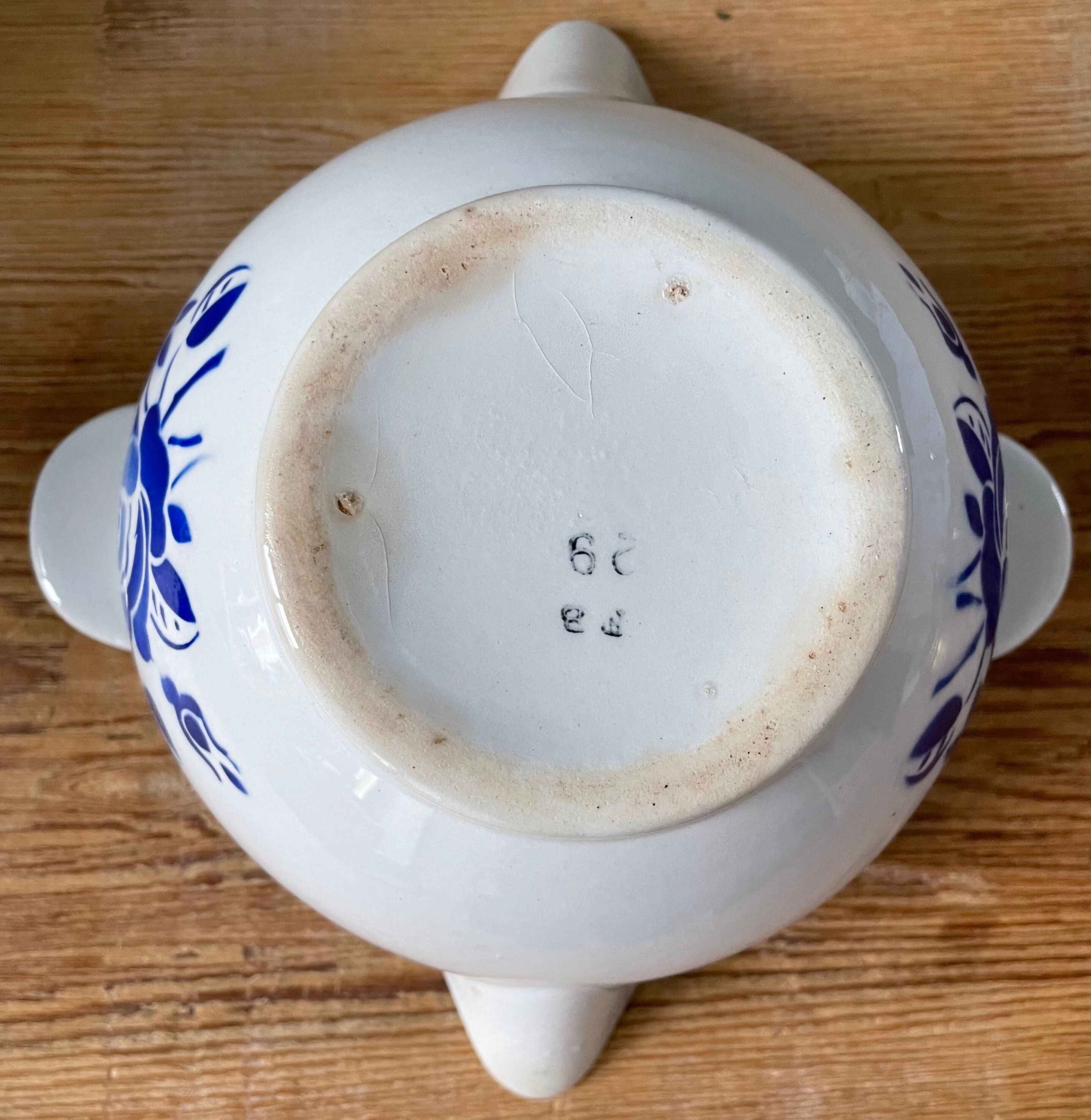 Gravy boat and tureen in half porcelain from Badonviller