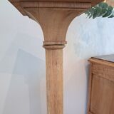 Light oak wood column