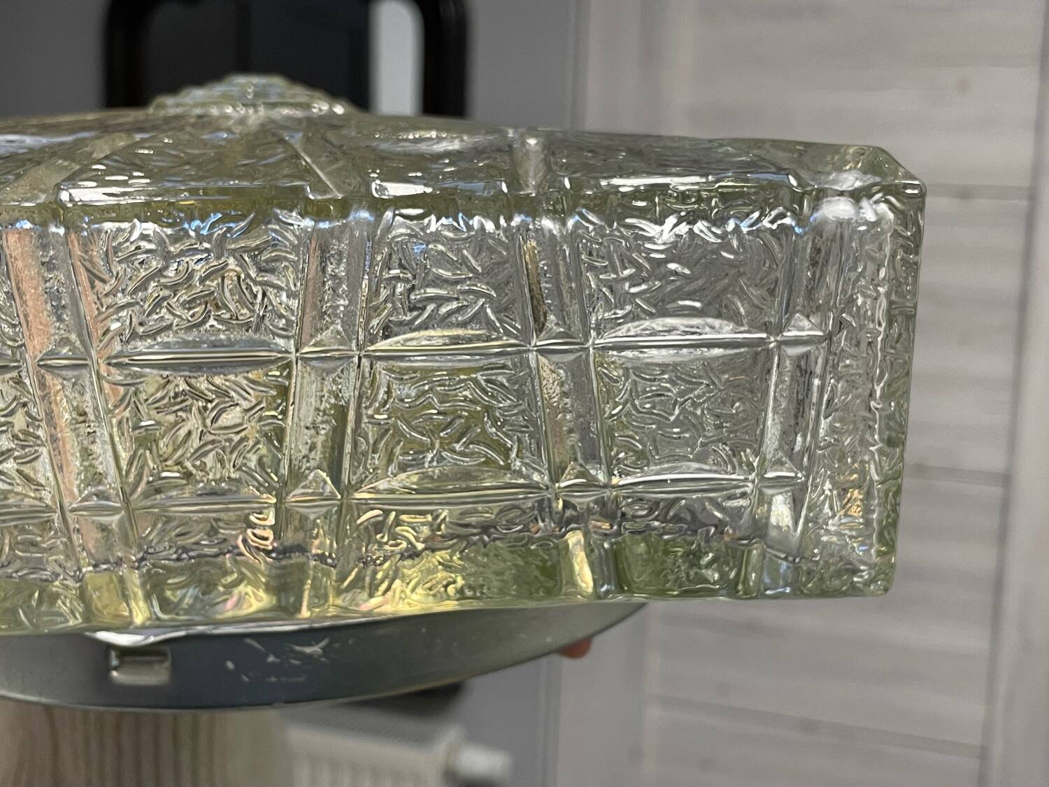 Plafonnier carré en verre vintage, motif soleil.