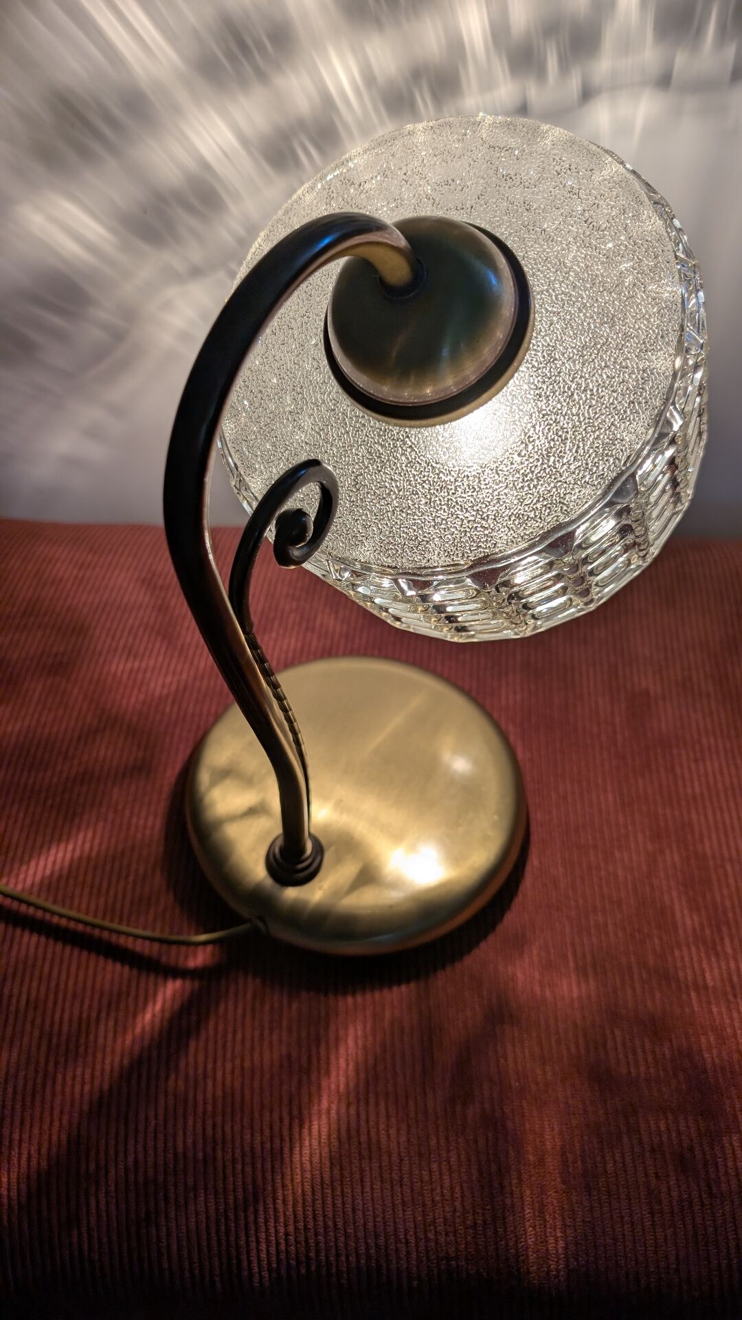 Lampe vintage en laiton et cristal taillé