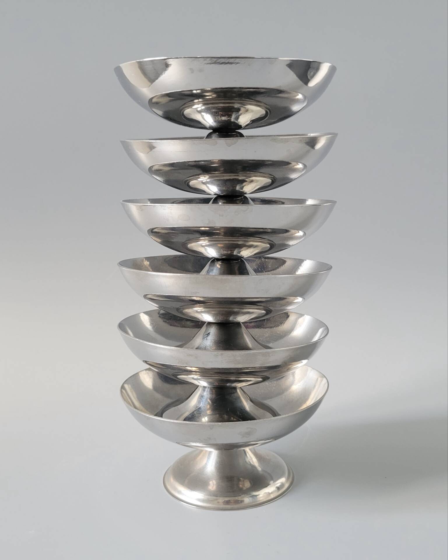6 Stainless Steel Bowls