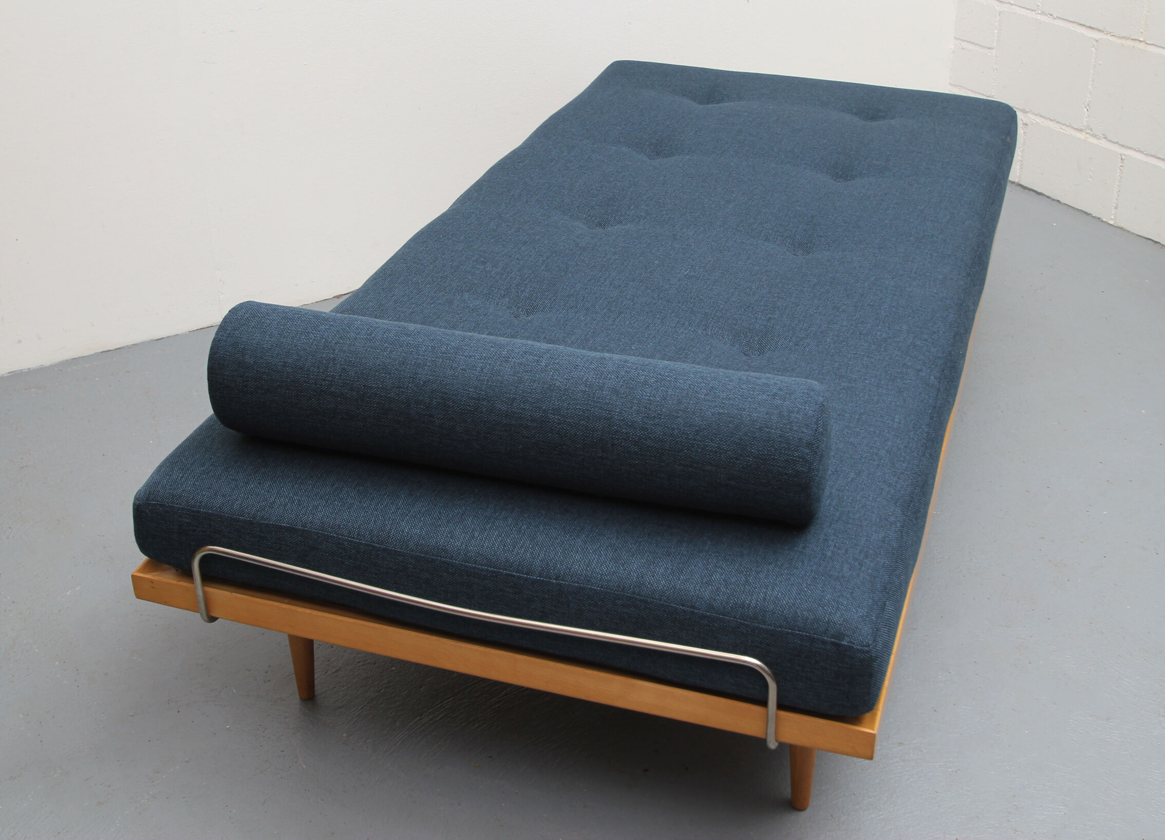1960s daybed in beechwood, darkblue polstery