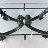 Table basse brutaliste en acier sculpté français, années 1960