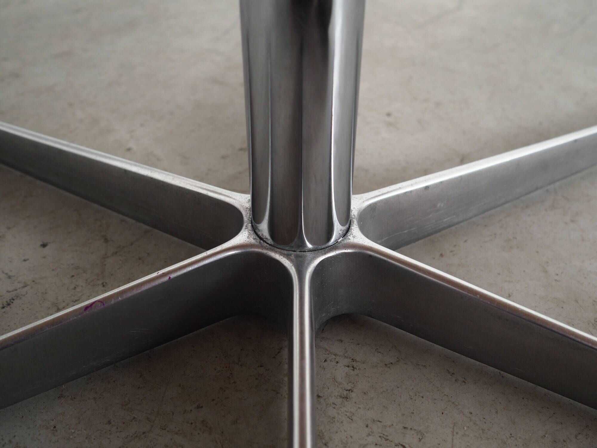Ash table, Danish design, 1980s, designer Arne Jacobsen for Fritz Hansen