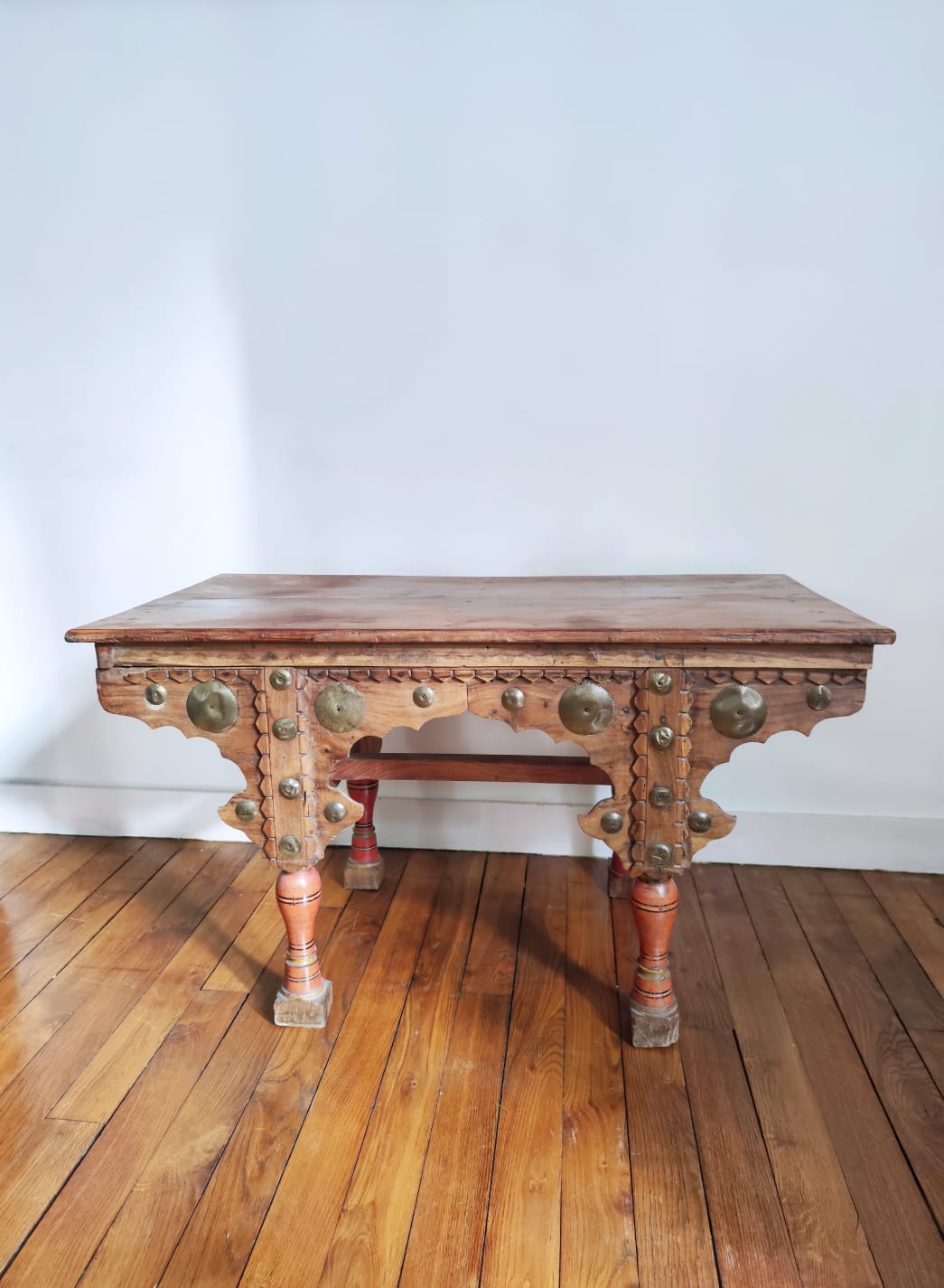 Indian Coffee Table / Clearance Sale Hand Carved Wooden Vintage Coffee Table Indian Design Siam Sawadee - Born in india during the midcentu.