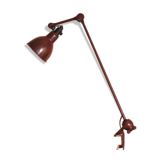 Articulated lamp with a vice