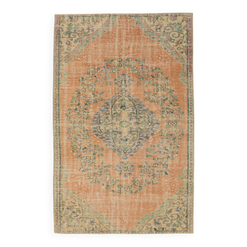 Tapis vintage orange et vert motifs bleus, charme anatolien ancien,