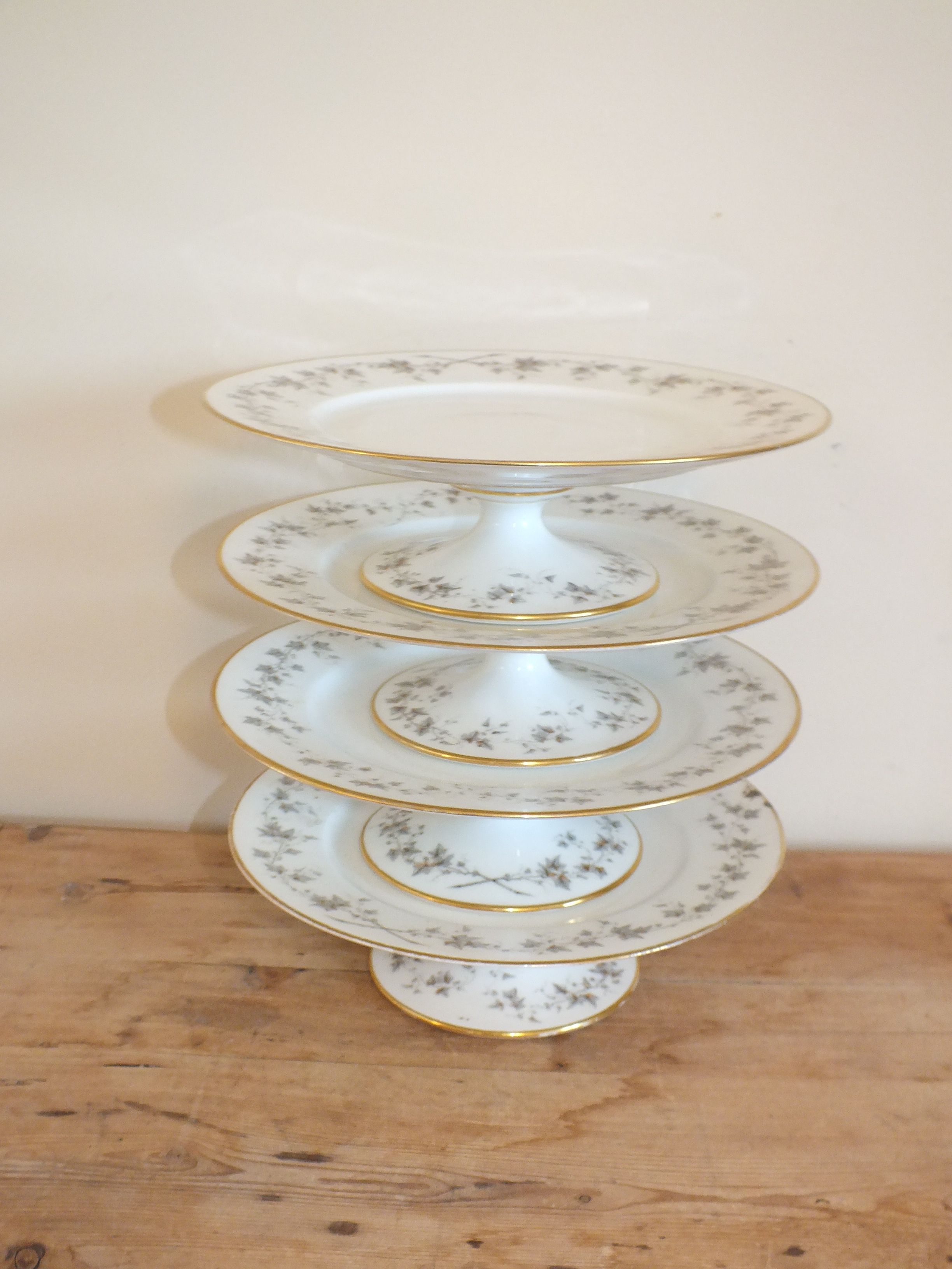 Set of 4 porcelain display cups of the depot rue Drouot in Paris