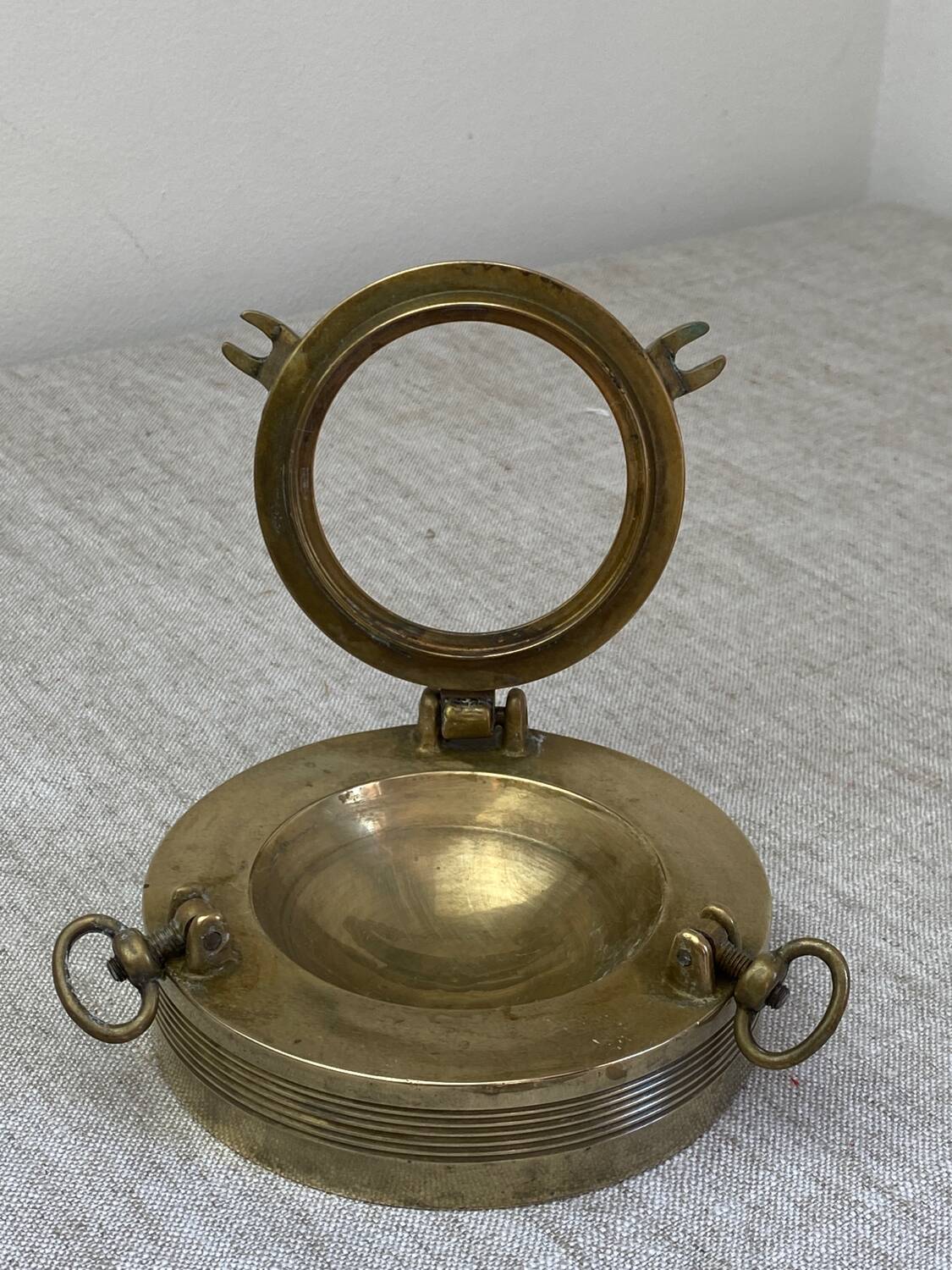 Cendrier hublot en laiton