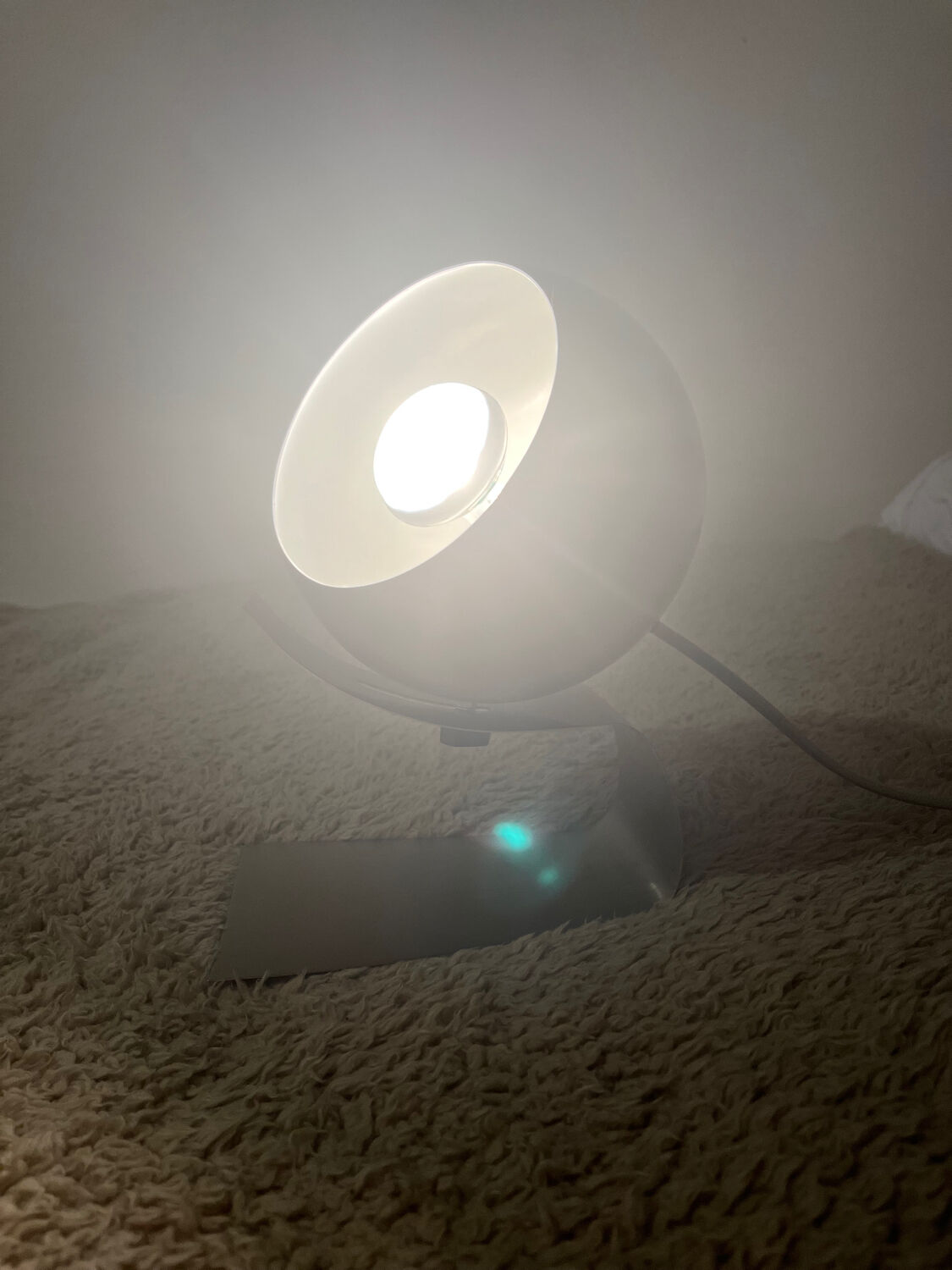 Adjustable eyeball table lamp