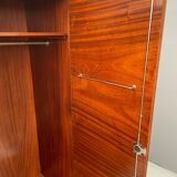 Armoire en placage de noyer restaurée d'influence Art Déco, années 1930