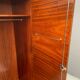 Armoire en placage de noyer restaurée d'influence Art Déco, années 1930