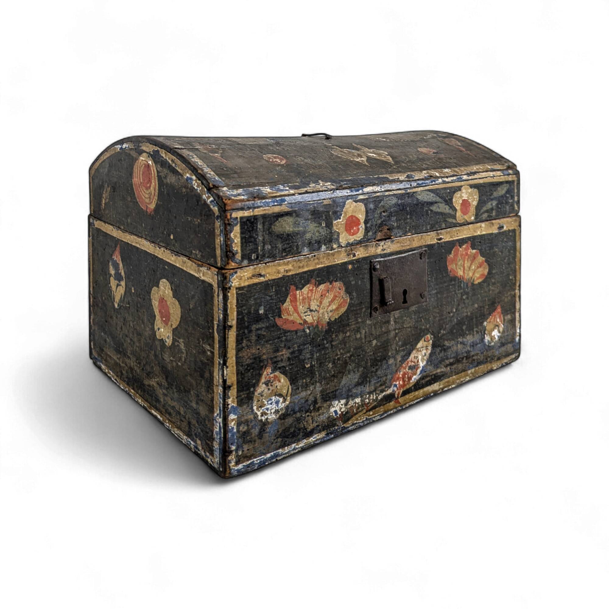 Small Norman wedding chest from the 19th century.