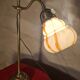 Lampe de bureau réglable ancienne en laiton et verre