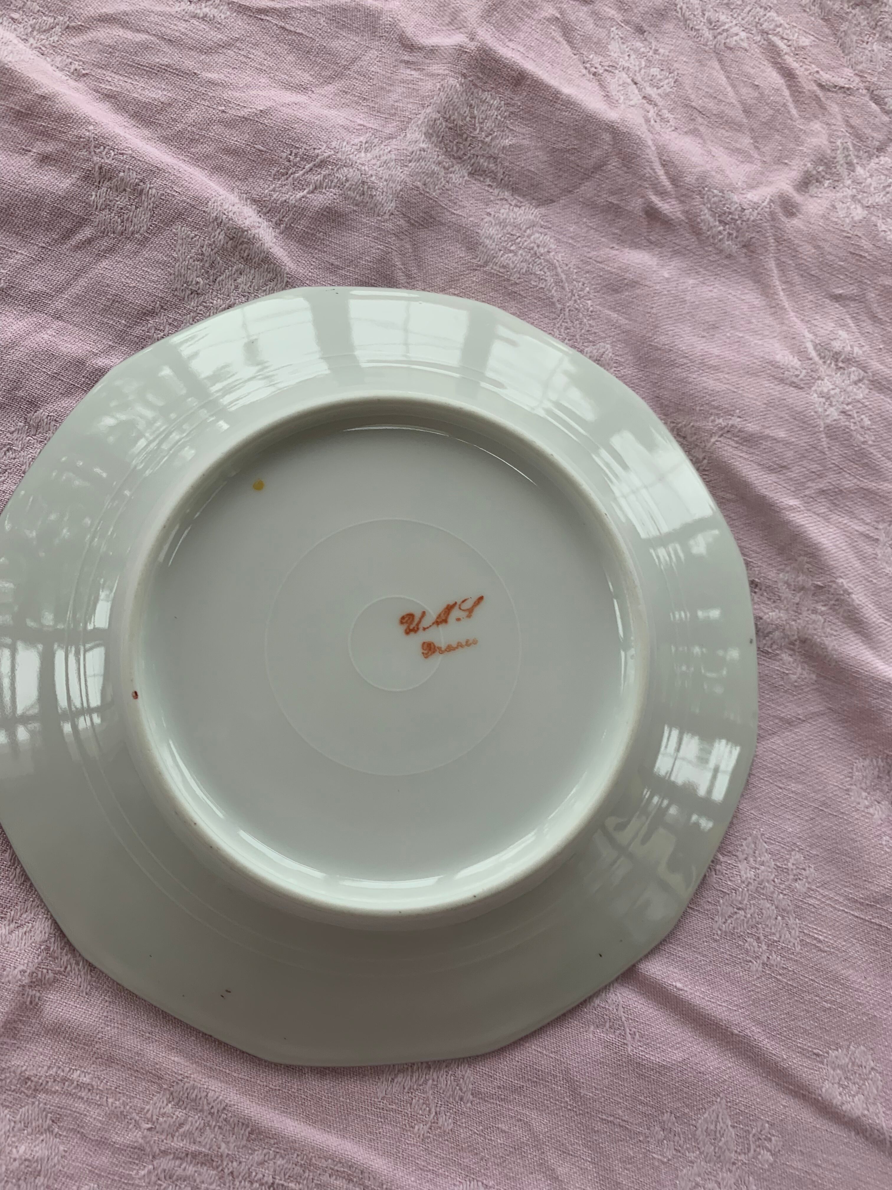 6 dessert plates in white porcelain with art deco rose pattern